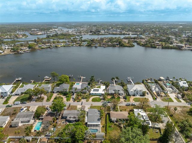 711 BAYSHORE DRIVE, Tarpon Springs, FL 34689