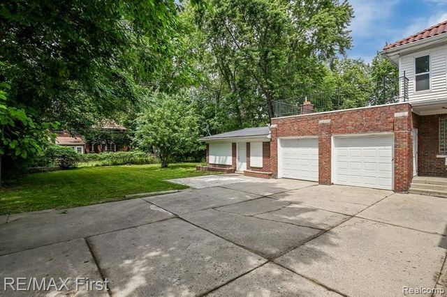 1349 Devonshire Road, Grosse Pointe, MI 48230