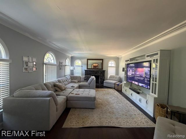 1349 Devonshire Road, Grosse Pointe, MI 48230