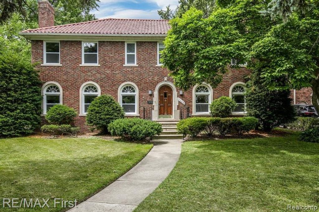 1349 Devonshire Road, Grosse Pointe, MI 48230