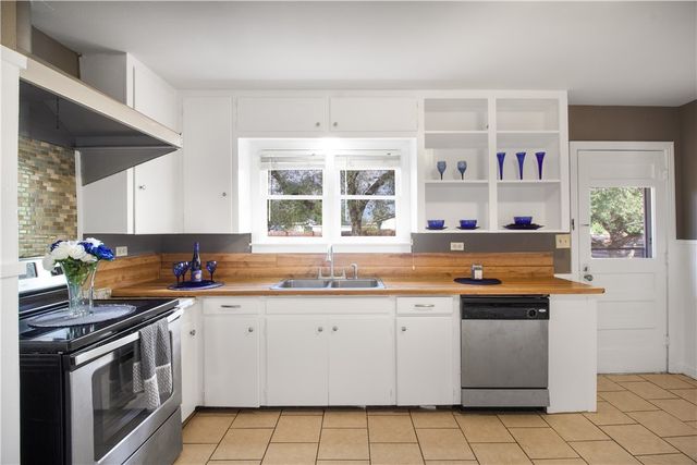 623 Field Ave, Taft, TX 78390