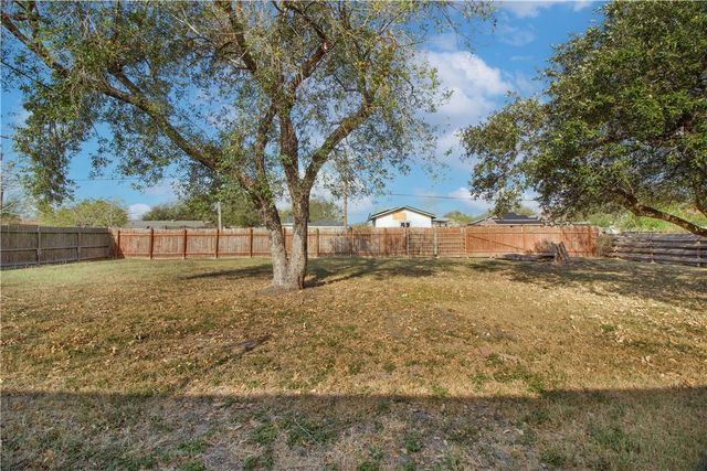 623 Field Ave, Taft, TX 78390