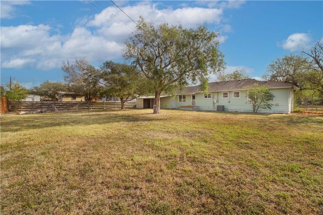 623 Field Ave, Taft, TX 78390