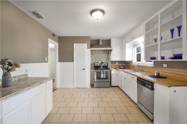 623 Field Ave, Taft, TX 78390