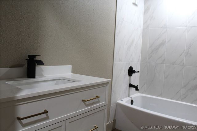 215 N California, Atoka, OK 74525