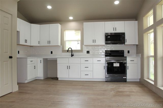 215 N California, Atoka, OK 74525