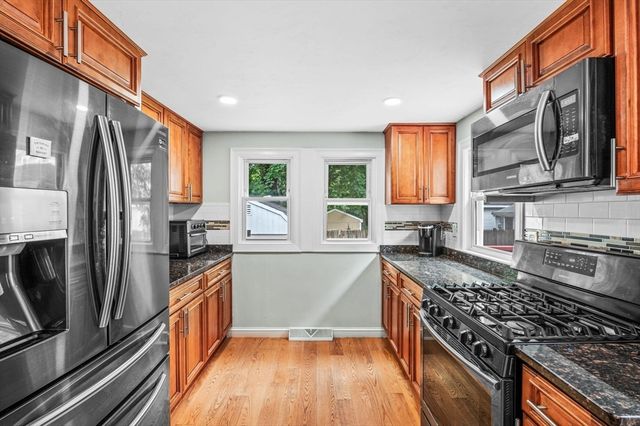 26 Central St, Nahant, MA 01908