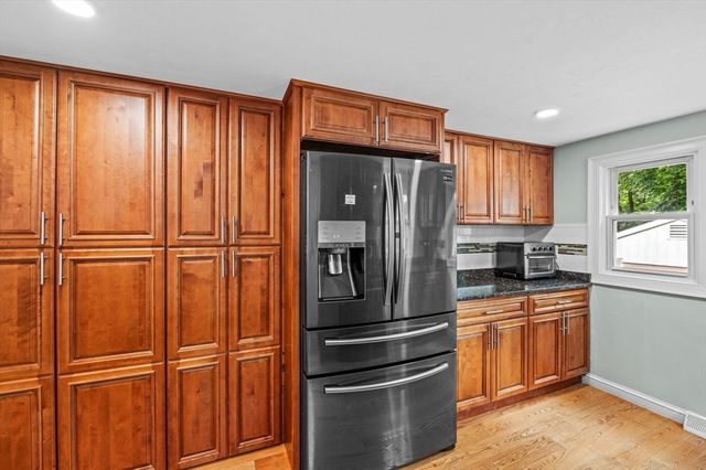 26 Central St, Nahant, MA 01908