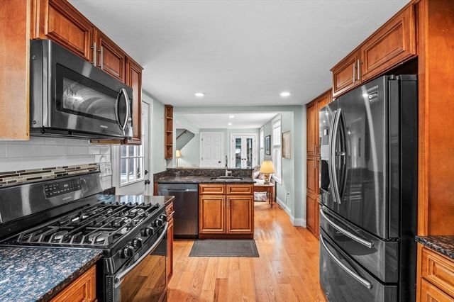 26 Central St, Nahant, MA 01908