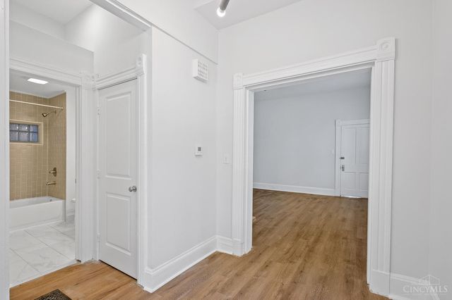 2232 Kemper Lane, Cincinnati, OH 45206