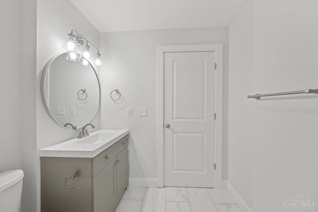 2232 Kemper Lane, Cincinnati, OH 45206