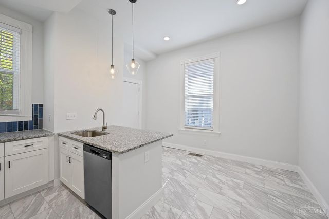 2232 Kemper Lane, Cincinnati, OH 45206