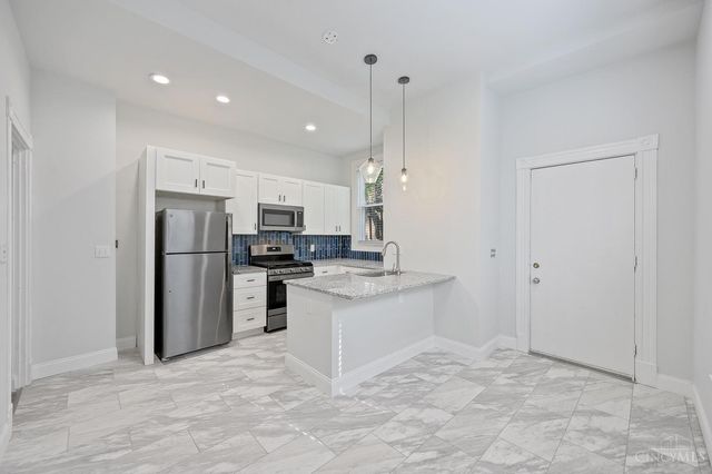 2232 Kemper Lane, Cincinnati, OH 45206