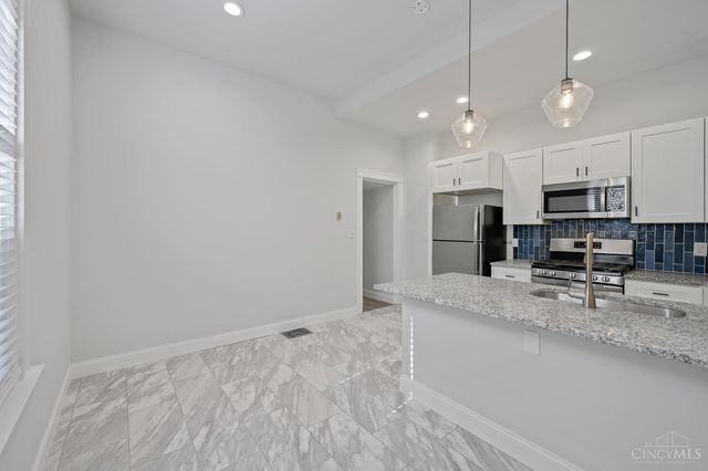 2232 Kemper Lane, Cincinnati, OH 45206