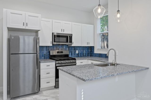 2232 Kemper Lane, Cincinnati, OH 45206