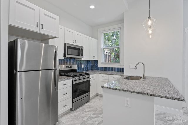 2232 Kemper Lane, Cincinnati, OH 45206