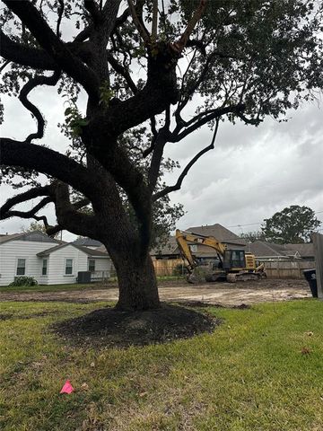 1614 Woodcrest Drive, Houston, TX 77018