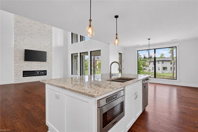 1316 Lambeth LN, Virginia Beach, VA 23455