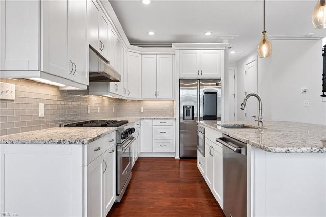 1316 Lambeth LN, Virginia Beach, VA 23455