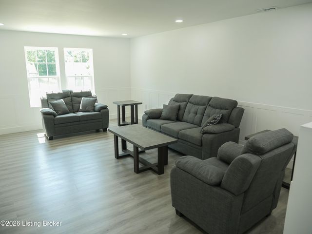 927 Algonquin Pkwy, Louisville, KY 40208