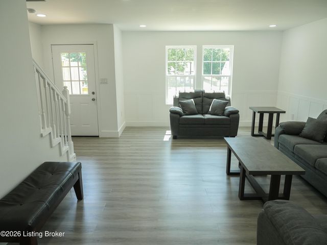 927 Algonquin Pkwy, Louisville, KY 40208