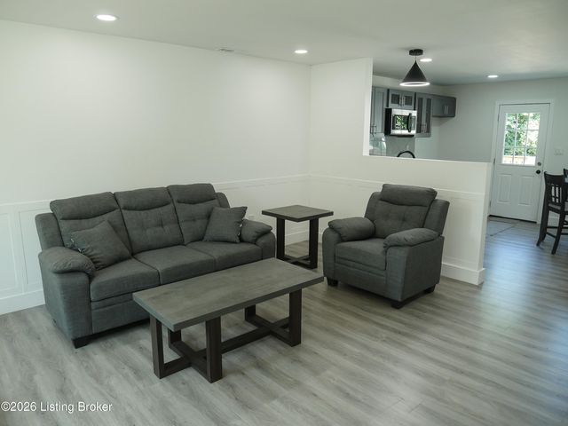 927 Algonquin Pkwy, Louisville, KY 40208