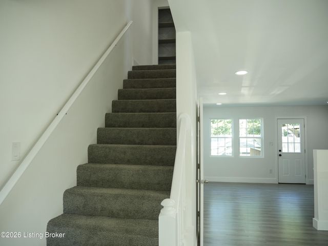 927 Algonquin Pkwy, Louisville, KY 40208