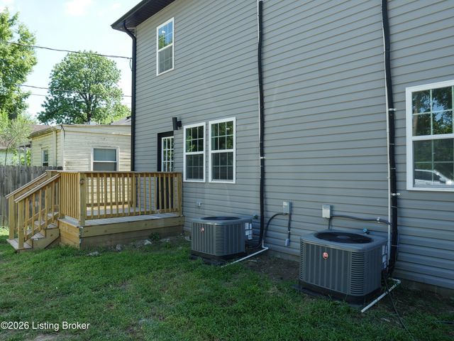 927 Algonquin Pkwy, Louisville, KY 40208