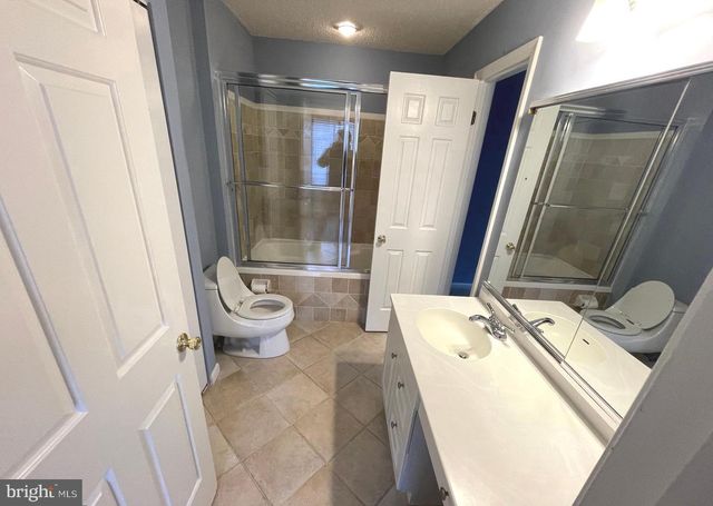 214 CARRIAGE CT #214, Chesterbrook, PA 19087