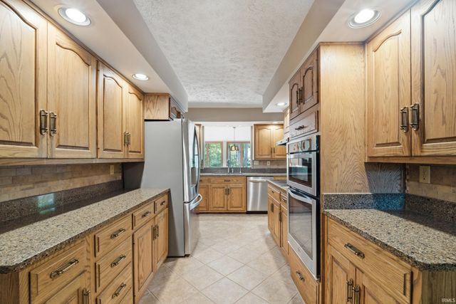 1819 Bent Tree Trail, West Lafayette, IN 47906