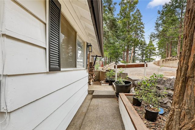 628 Rose Lane, Twin Peaks, CA 92391