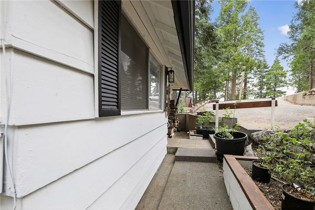 628 Rose Lane, Twin Peaks, CA 92391
