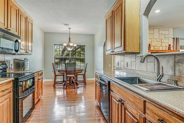 106 Masonic Lodge RD, Wimberley, TX 78676