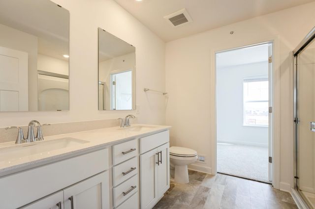 5325 Long Pointe Pass, Woodbury, MN 55129