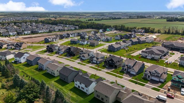 5325 Long Pointe Pass, Woodbury, MN 55129