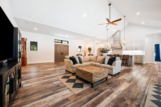 123 Oxbow Lane, Conway, NH 03818