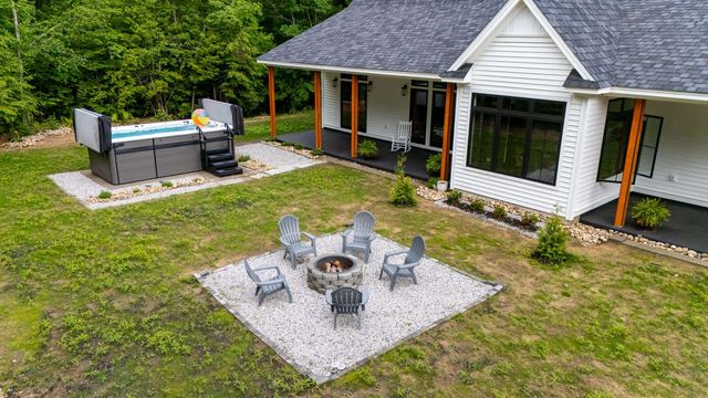 123 Oxbow Lane, Conway, NH 03818