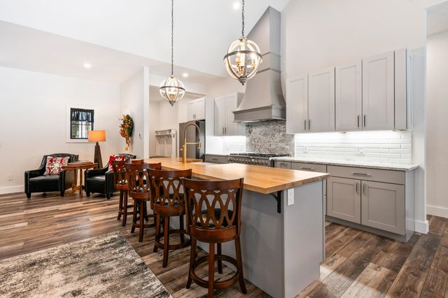 123 Oxbow Lane, Conway, NH 03818
