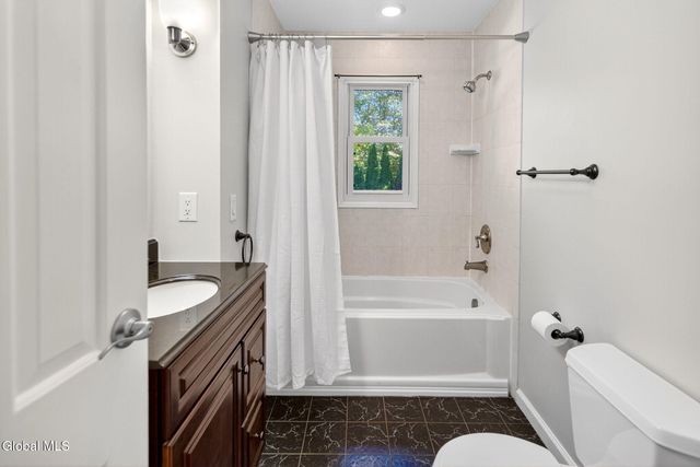 17 Ashley Drive, Colonie, NY 12110