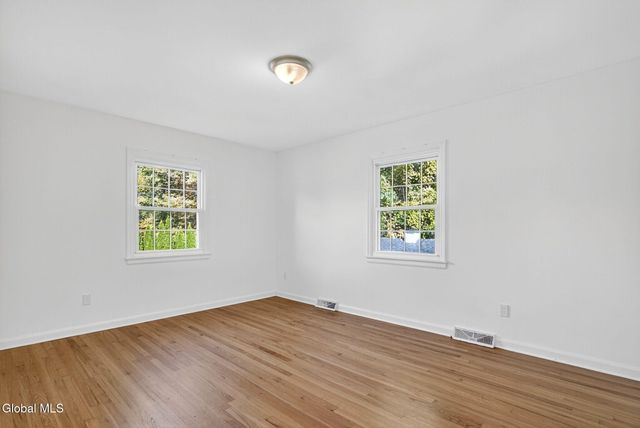 17 Ashley Drive, Colonie, NY 12110