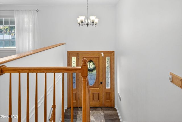 17 Ashley Drive, Colonie, NY 12110