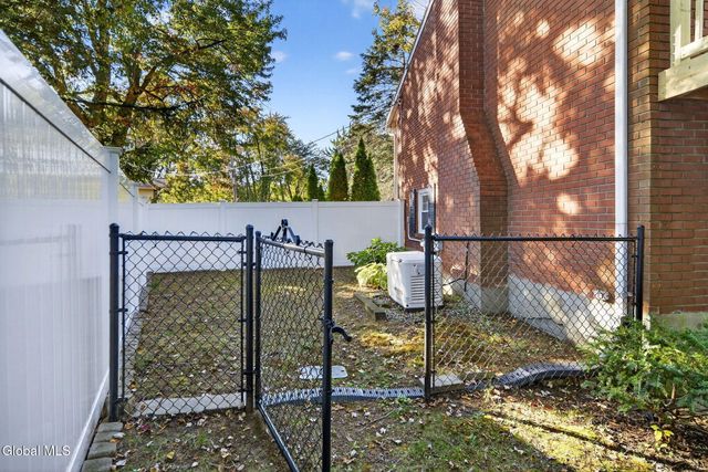 17 Ashley Drive, Colonie, NY 12110