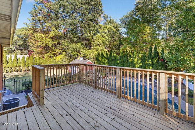 17 Ashley Drive, Colonie, NY 12110