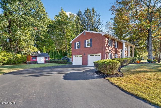 17 Ashley Drive, Colonie, NY 12110