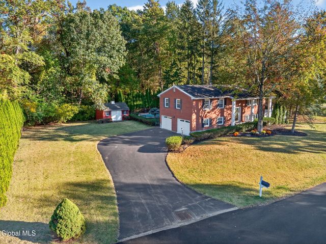 17 Ashley Drive, Colonie, NY 12110