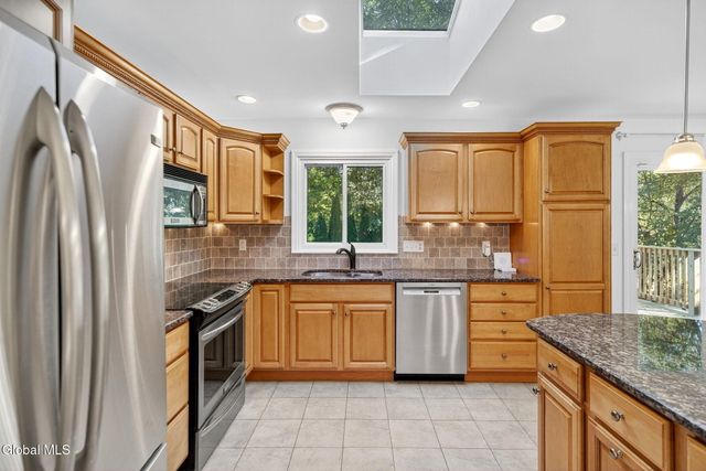 17 Ashley Drive, Colonie, NY 12110