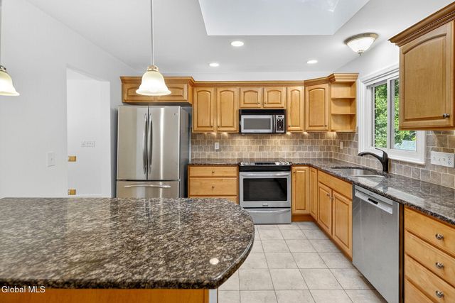 17 Ashley Drive, Colonie, NY 12110