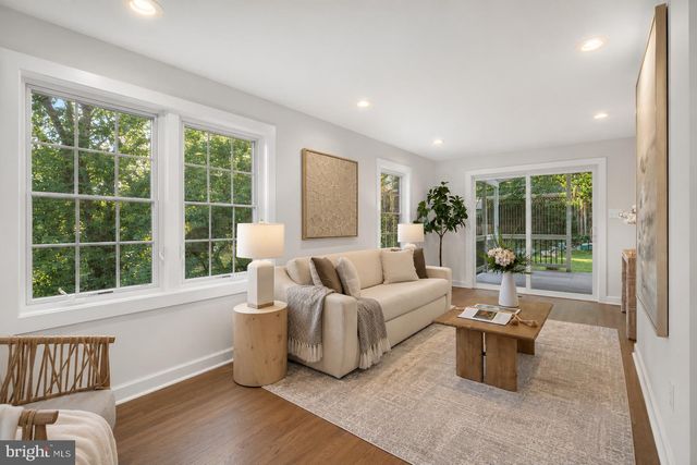 974 N QUINTANA ST, Arlington, VA 22205