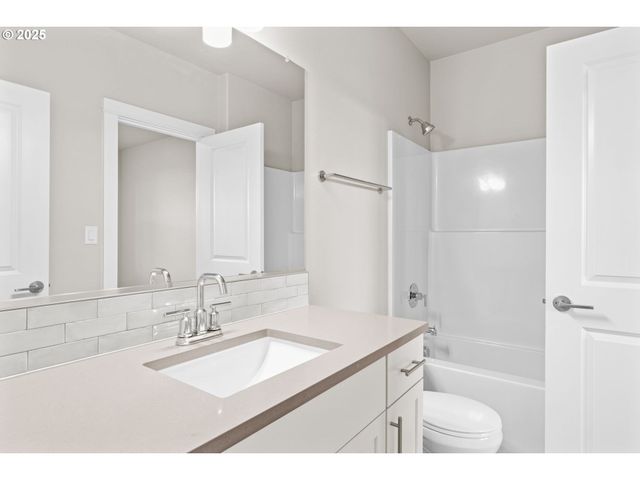 2668 CASCARA Dr, Eugene, OR 97403