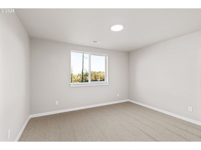 2668 CASCARA Dr, Eugene, OR 97403